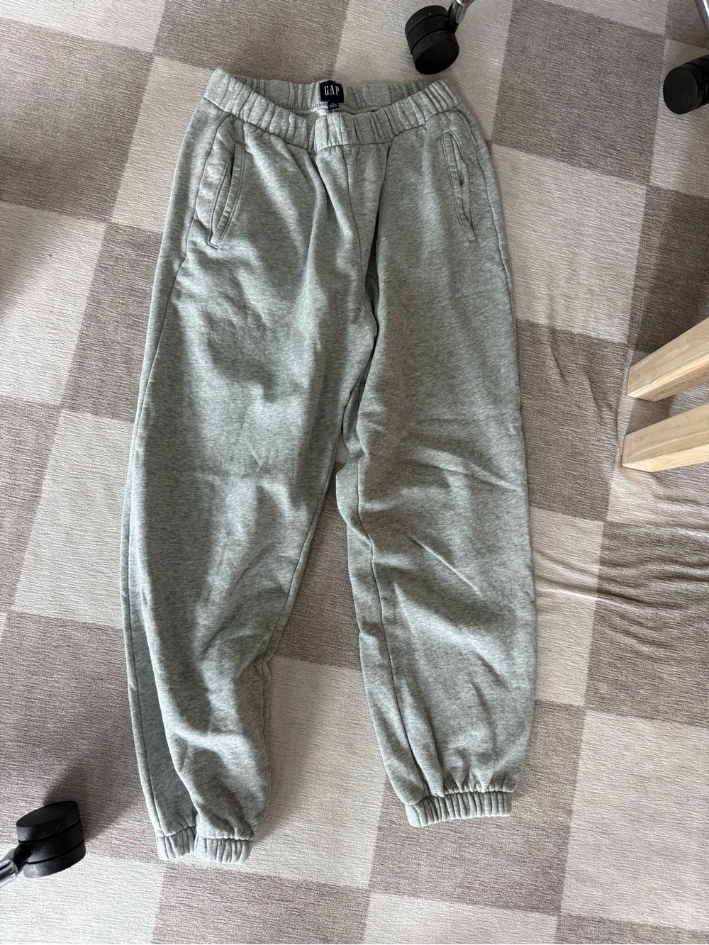 GAP women’s joggers grey size M